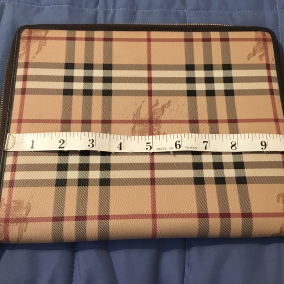 Authentic Vintage Burberry Haymarket Check I Pad Holder. - Picture 10 of 16